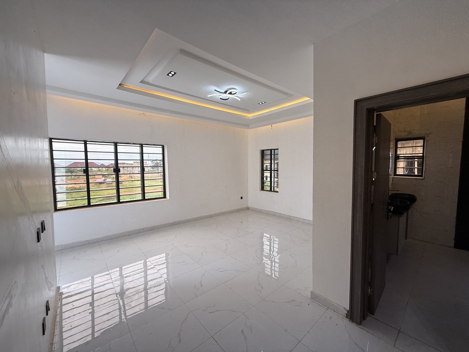 Luxury 4 bedroom Duplex photo 13