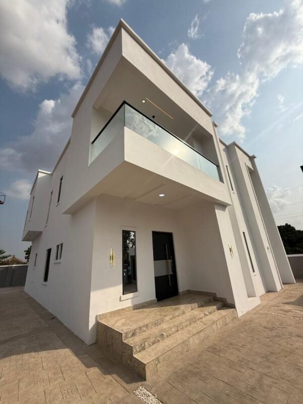 Contemporary 5-Bedroom Home, Lekki Phase One photo 2