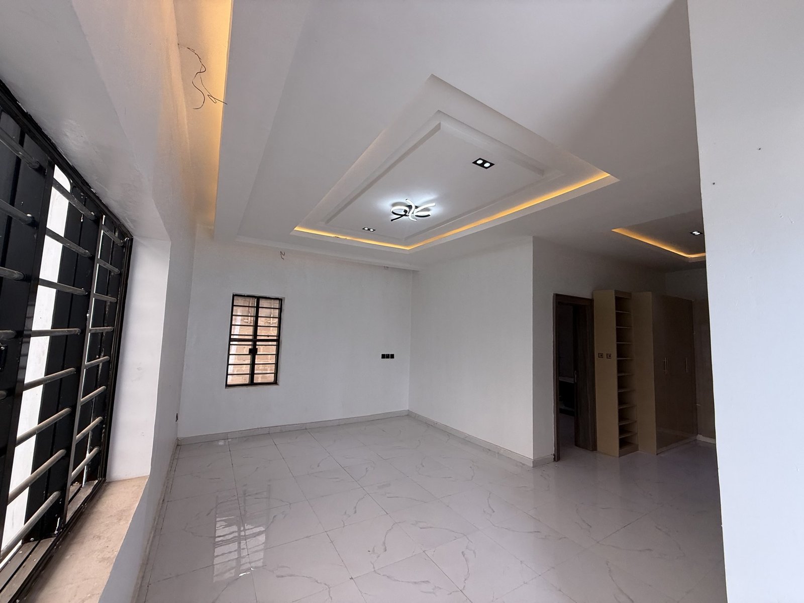 Luxury 4 bedroom Duplex photo 15