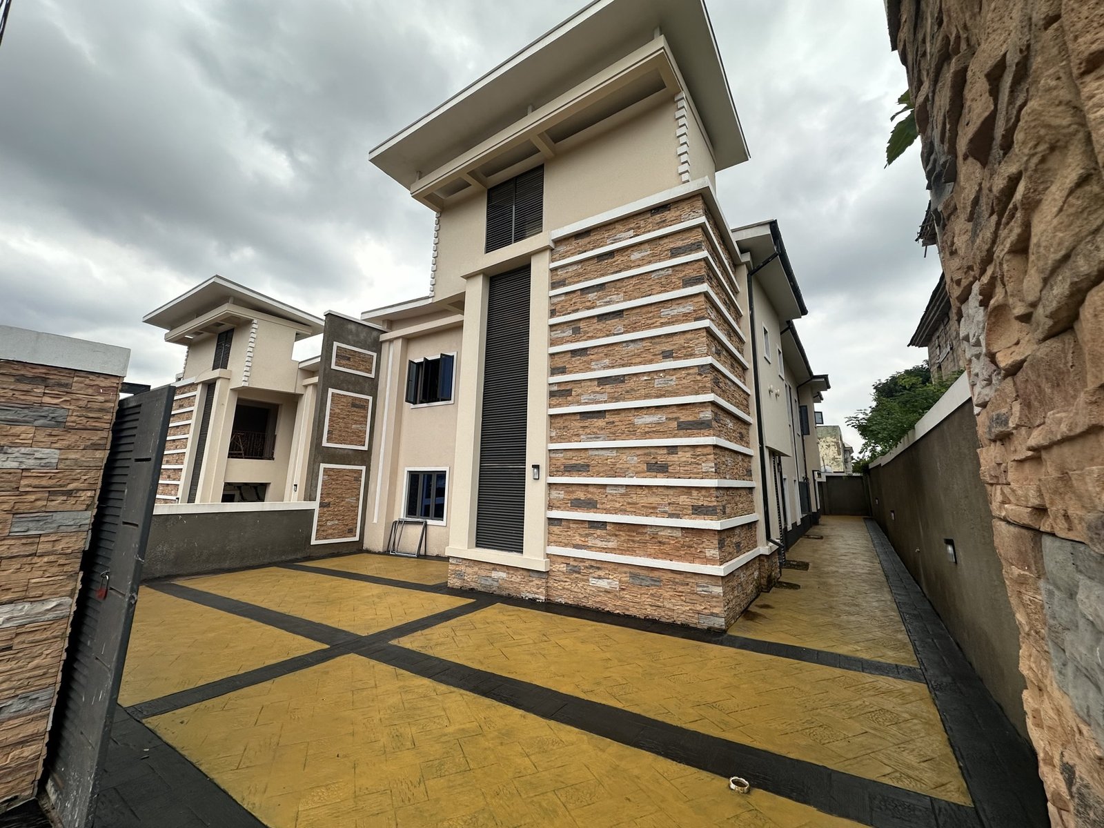 8 Bedroom duplex photo 2