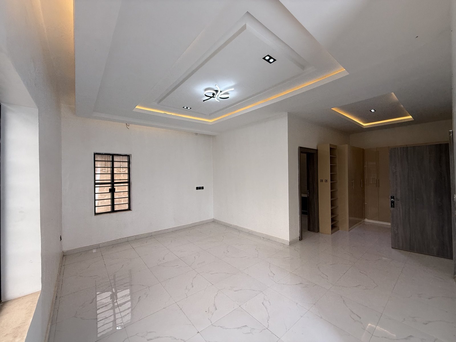 Luxury 4 bedroom Duplex photo 16