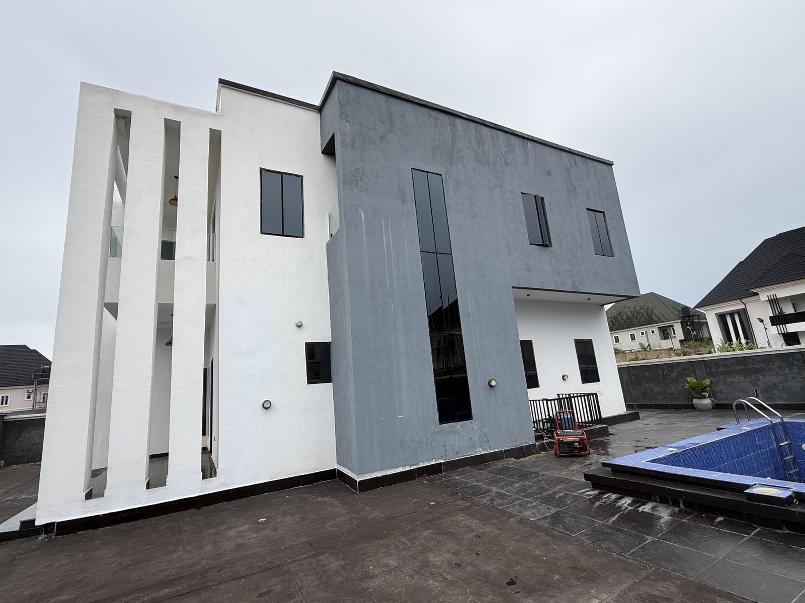 Luxury 4 bedroom Duplex photo 5