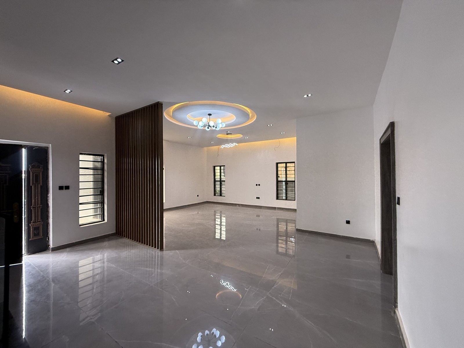 Luxury 4 bedroom Duplex photo 7