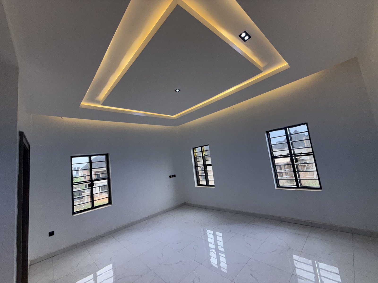 Luxury 4 bedroom Duplex photo 11