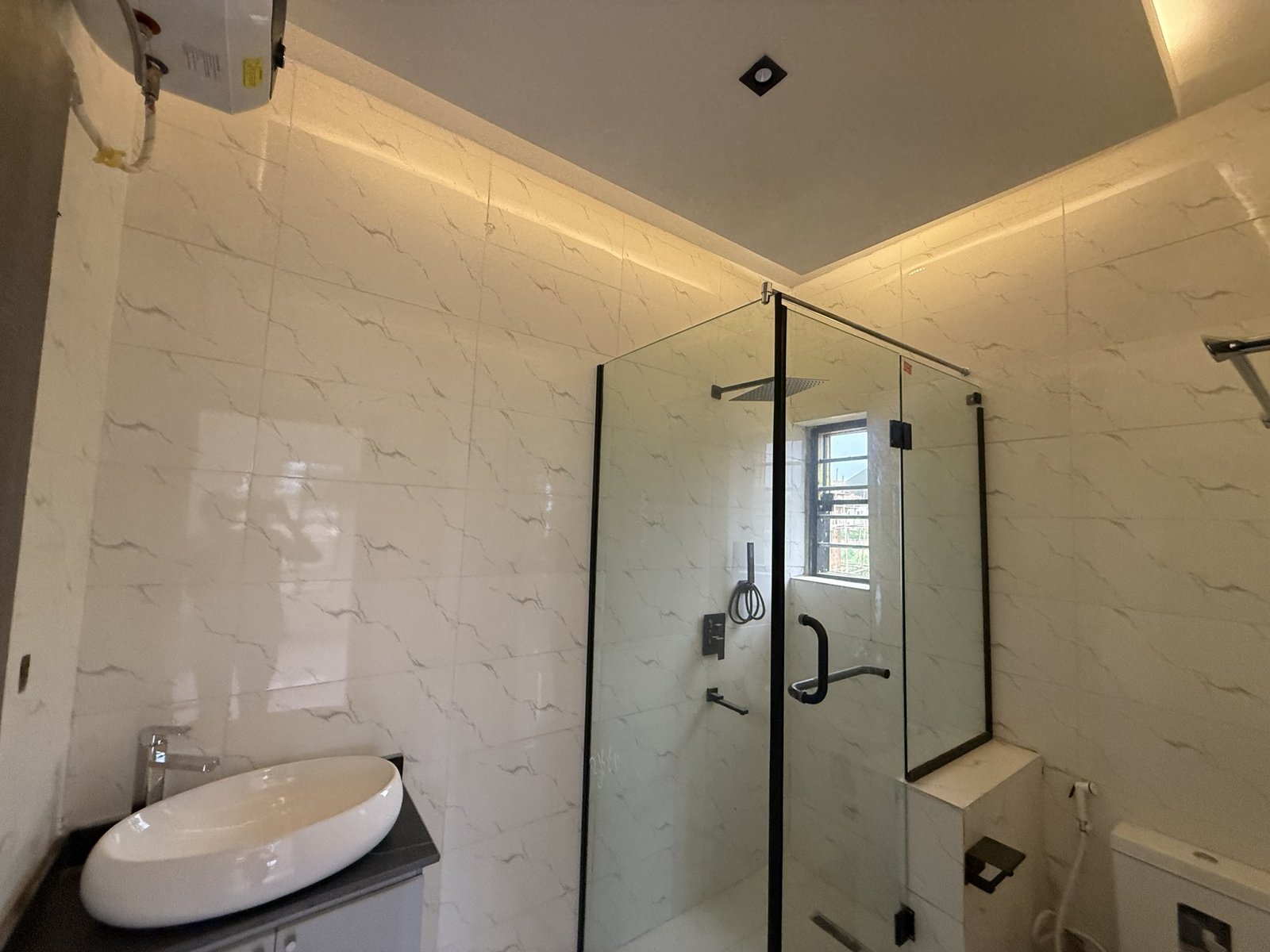 Luxury 4 bedroom Duplex photo 12