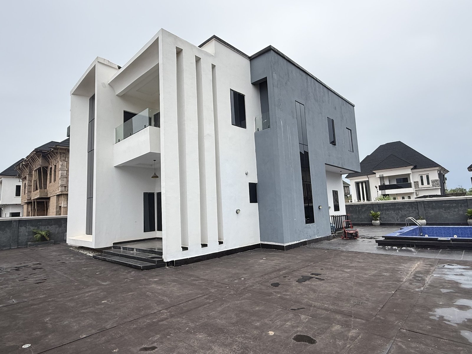 Luxury 4 bedroom Duplex photo 3