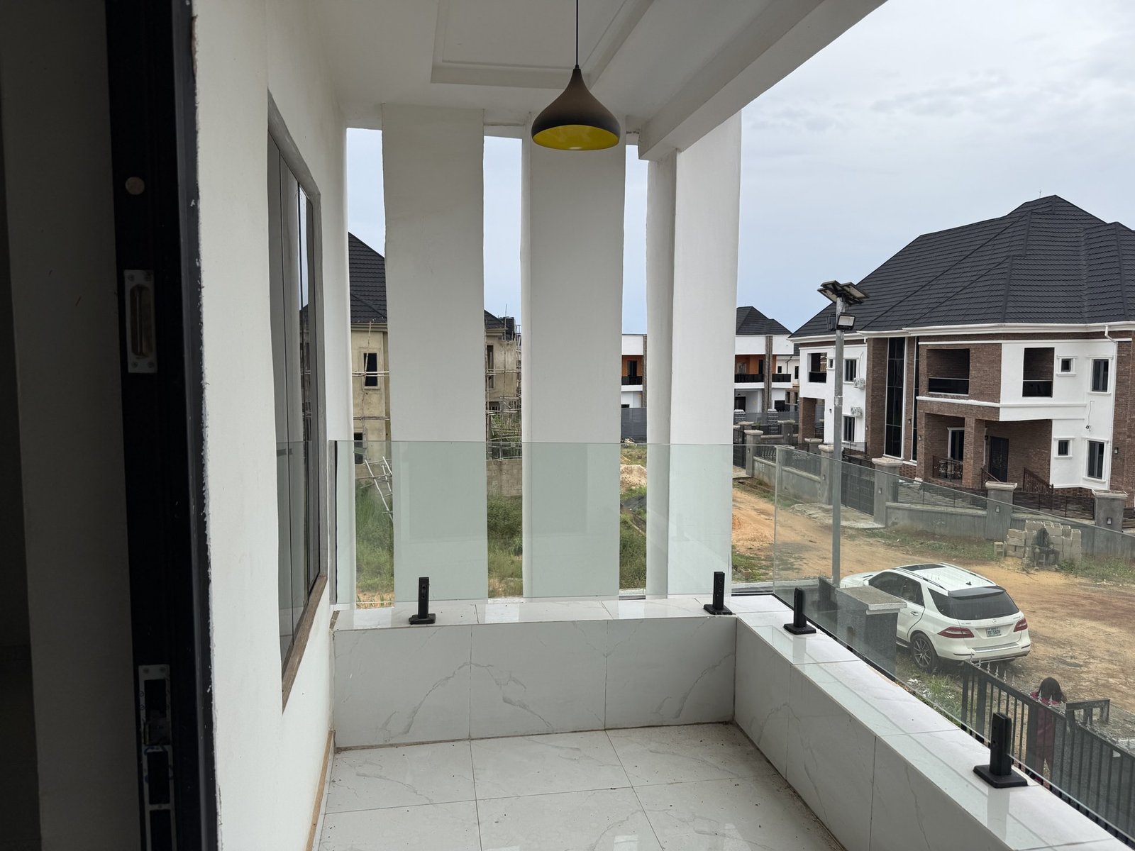 Luxury 4 bedroom Duplex photo 24