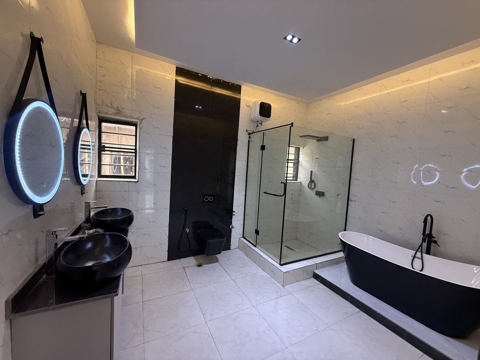 Luxury 4 bedroom Duplex photo 17