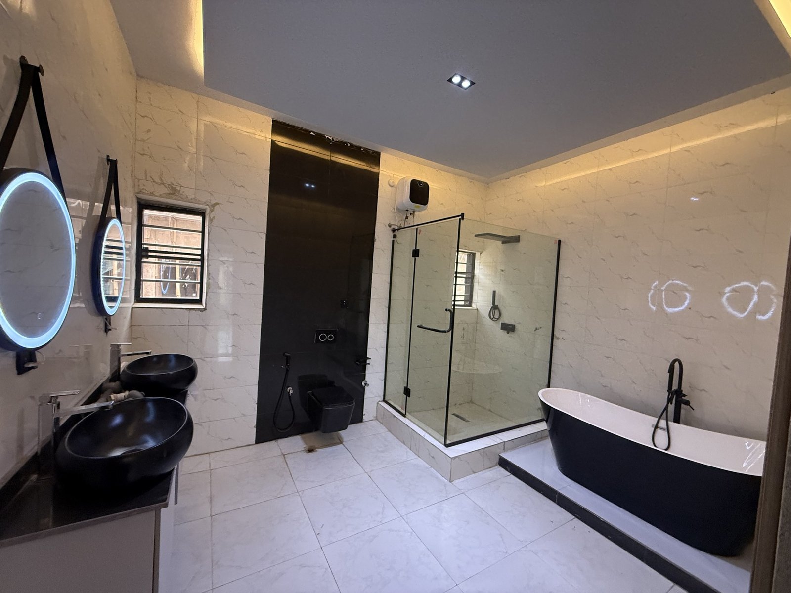 Luxury 4 bedroom Duplex photo 18