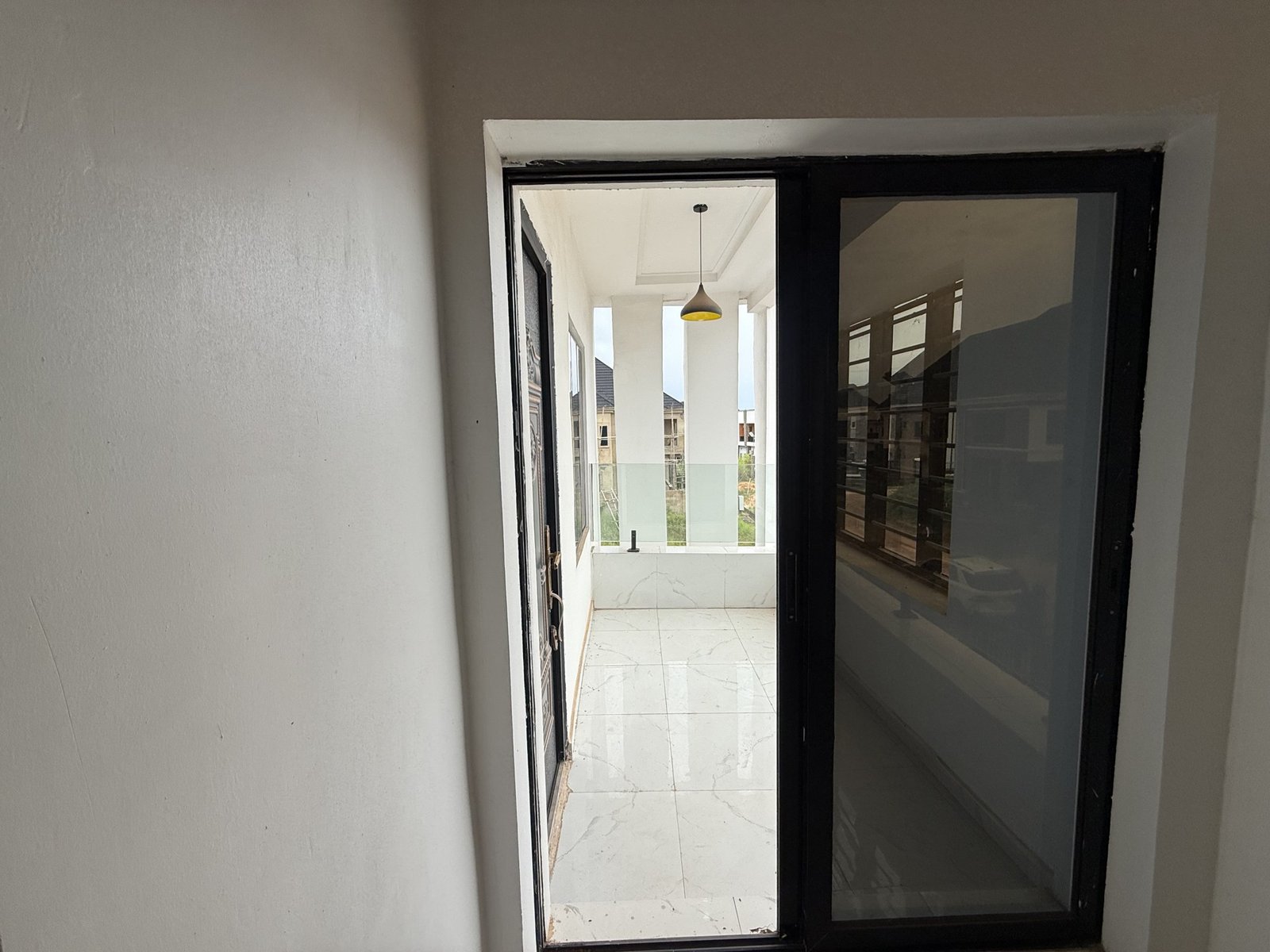 Luxury 4 bedroom Duplex photo 14