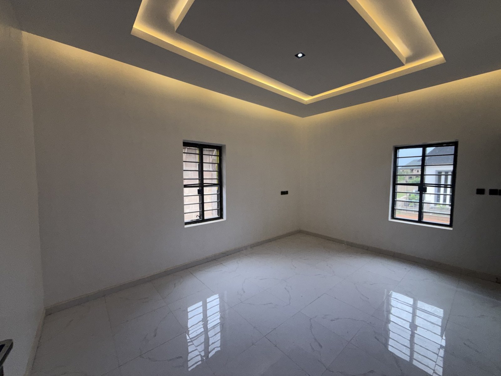 Luxury 4 bedroom Duplex photo 19